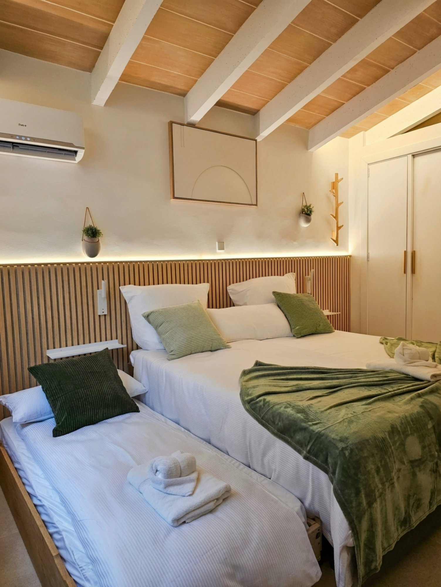 Schlafzimmer mit Ausziehbett